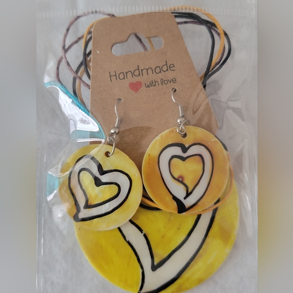 Hand Crafted Jewelry Yellow Heart Shell Coin Statement Necklace & Earrings set - Picture 5 of 16